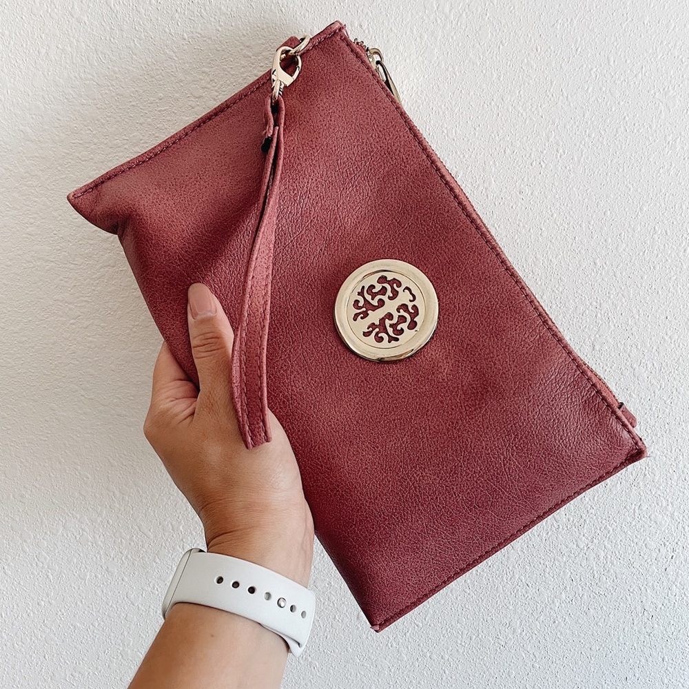 Wristlet handbag